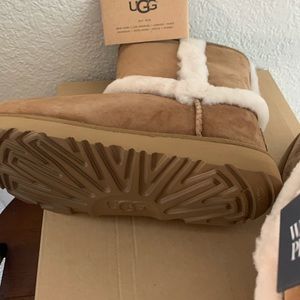 NWT Girls UGG Boots size 2